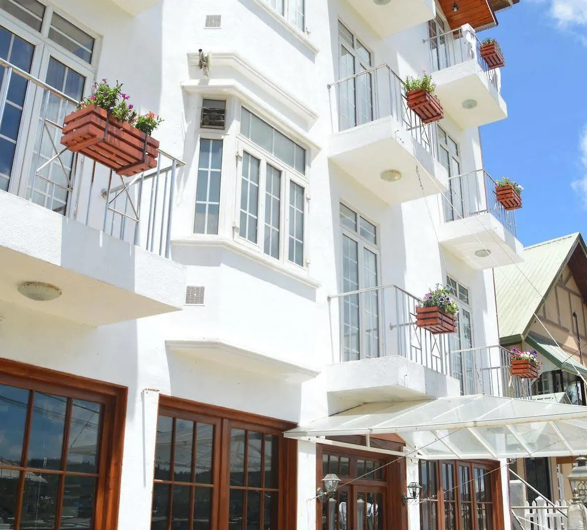 Royal Hills Nuwara Eliya Hotel
