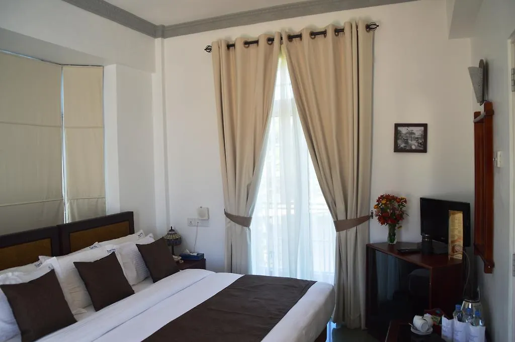 فندق Royal Hills نوفارا إيلِيا